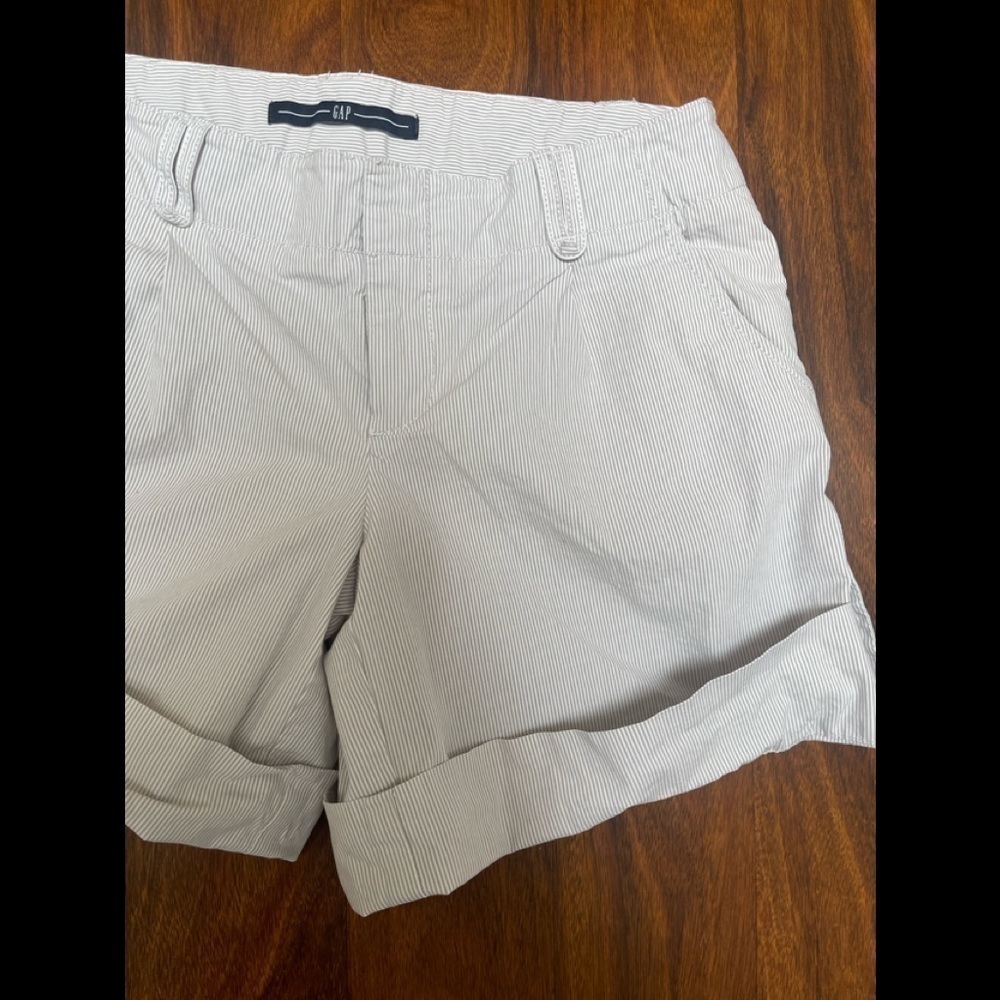 🩵 GAP Blue White Striped Cuffed Shorts Juniors Size 1 - Picture 4 of 8